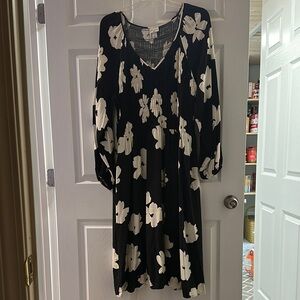 Gently Worn Women’s Plus Ava & Viv Floral Black & White Dress- 3X